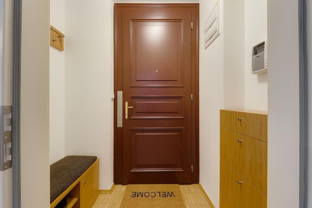 Deluxe In Prime Location Apartmán *