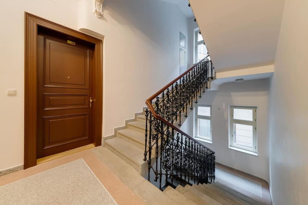 Deluxe In Prime Location Apartmán